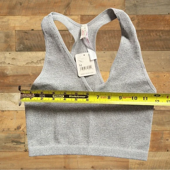 Free Throw Scoop Neck Cropped Top - Picture 4 of 12